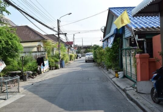 ที่ดินสำโรง