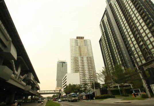คอนโดสาทร