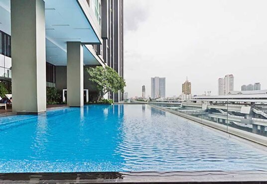 คอนโดสาทร